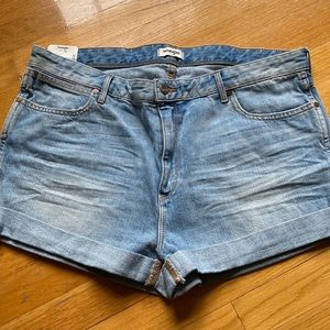 Wrangler L jean shorts. NEW